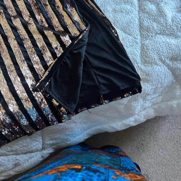 Forever 21 Black and Gold Sequin Maxi Skirt and Halter Top - Picture 4 of 10